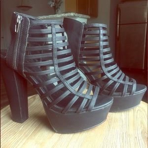 Cute Black Chunky Heels-SIZE 9-Very comfortable!